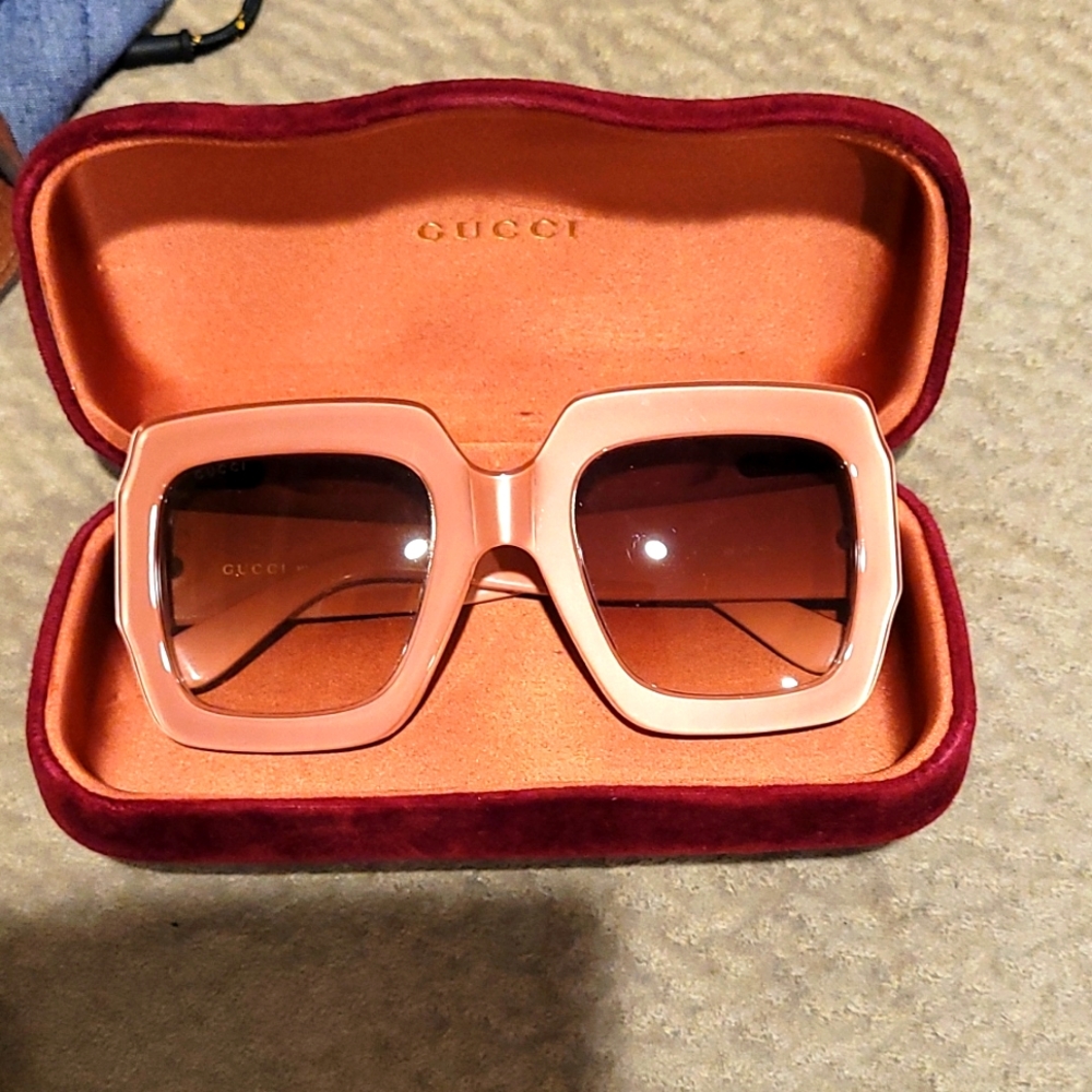 GUCCI GLASSES - Picture 1 of 3